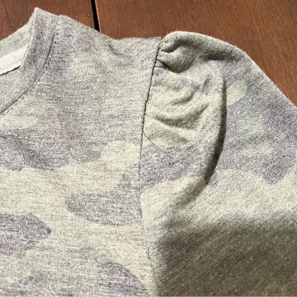 Jane and Delancey - size small - Camo Long Sleeve Top - NWT - Picture 10 of 11